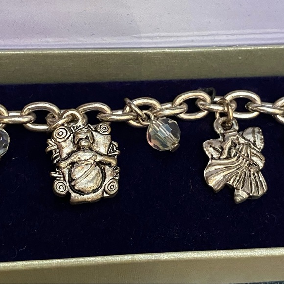 Christmas Nativity 7 Charm Bracelet Silvertone 6 Beads 7.5" Toggle Closure Jesus - Picture 5 of 10
